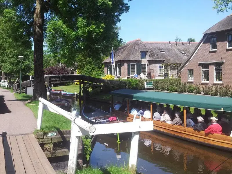 Giethoorn da ogni lato