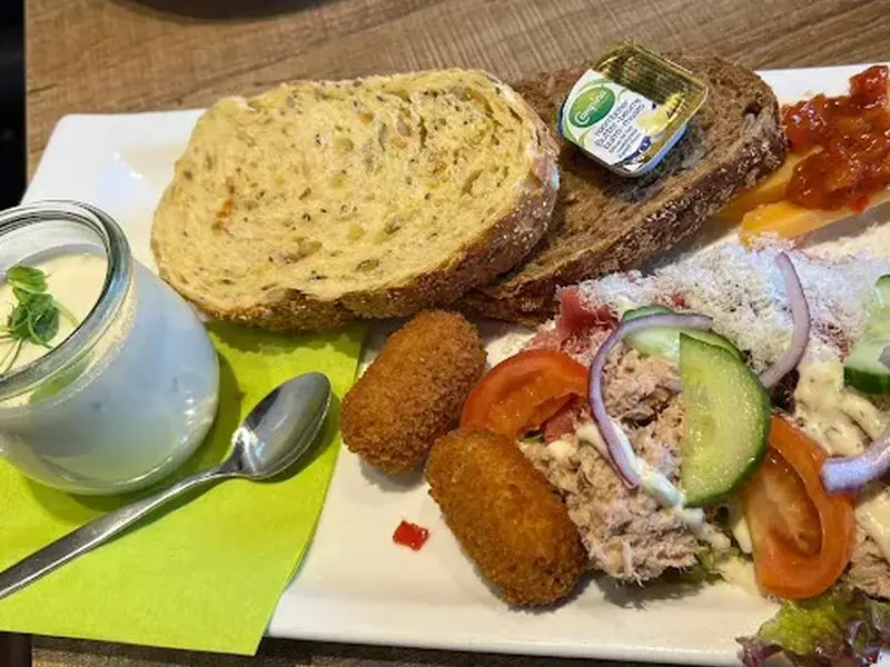 Mittagessen - 12-Uhrchen 'Fanfare von allem'