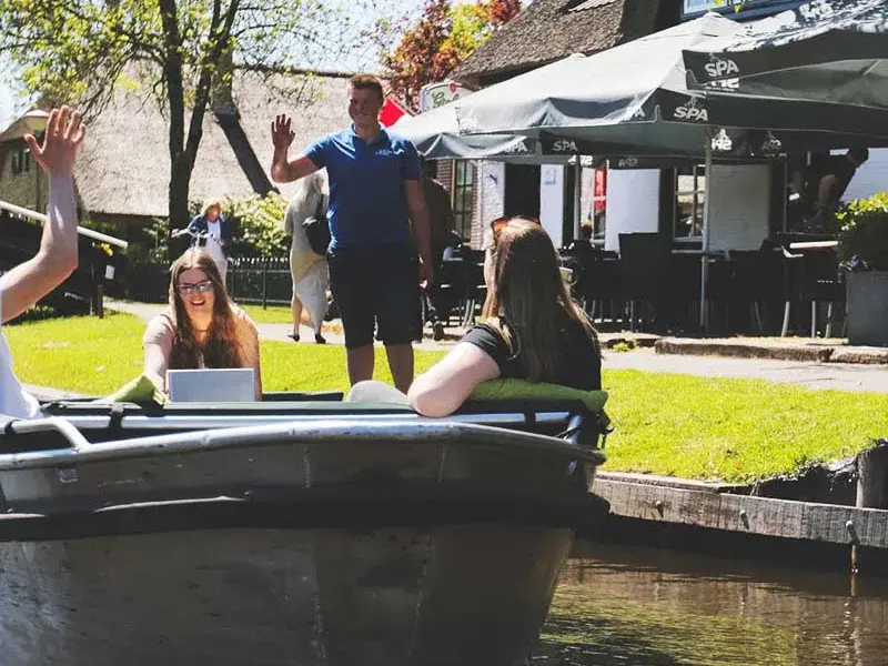 Sloep (8) con tagliere per aperitivo e skipper