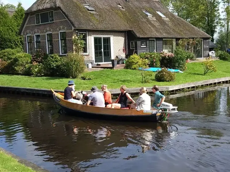 Punter de madera Giethoorn de lujo